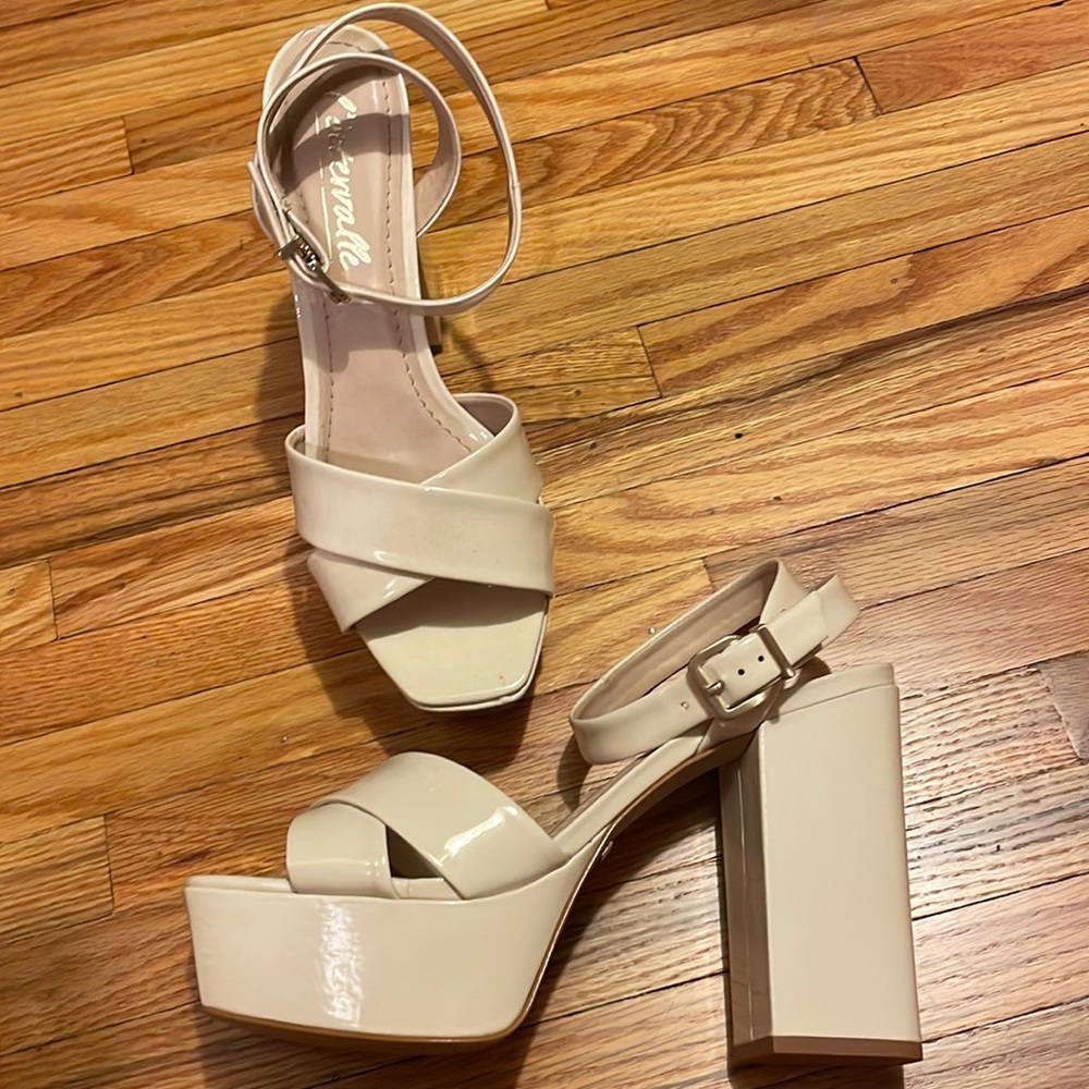 Beige platform l’intervalle sandals